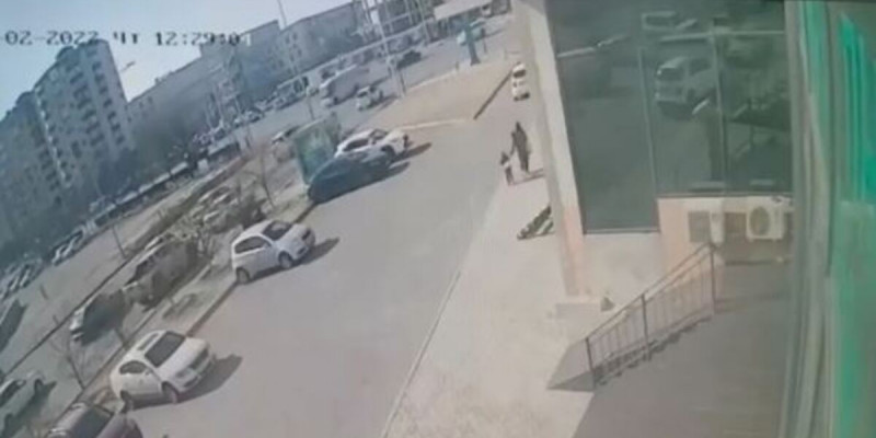 Жүргізуші әйел 5 жастағы баланы қағып кетті (ВИДЕО)