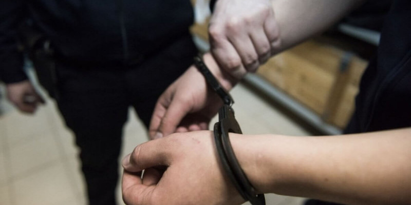 Атырауда аса ірі көлемде қаржы ұрлаған лауазымды тұлға ұсталды