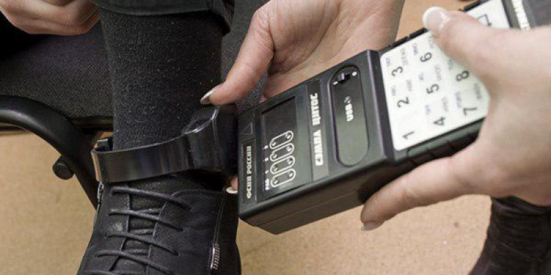 Наурыздан бастап педофилдерге электронды білезік тағылады