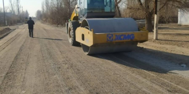 Партияның арқасында тозығы жеткен ауыл көшесі жөнделді