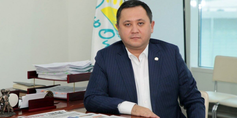 Болат Кальянбеков Мәжіліс аппараты басшысының орынбасары болып тағайындалды