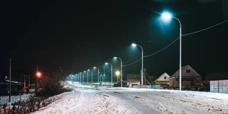 Ауыл көшесіне электр сымдары тартылып, жарық қосылды