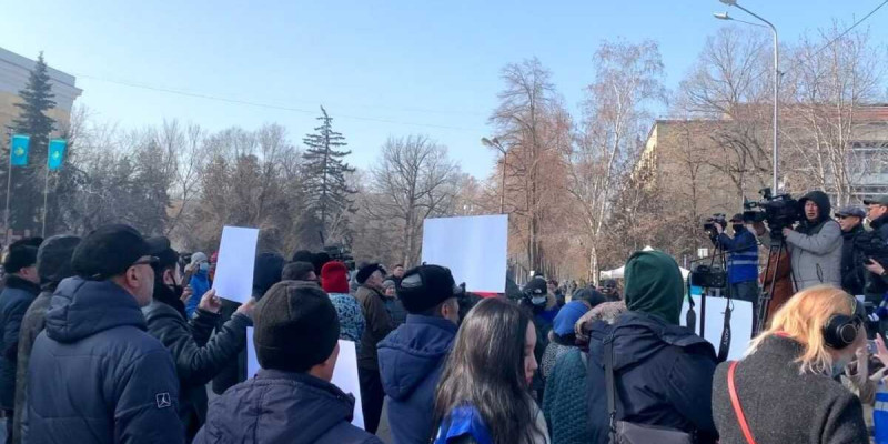 Алматыда митинг өтіп жатыр (ФОТО)