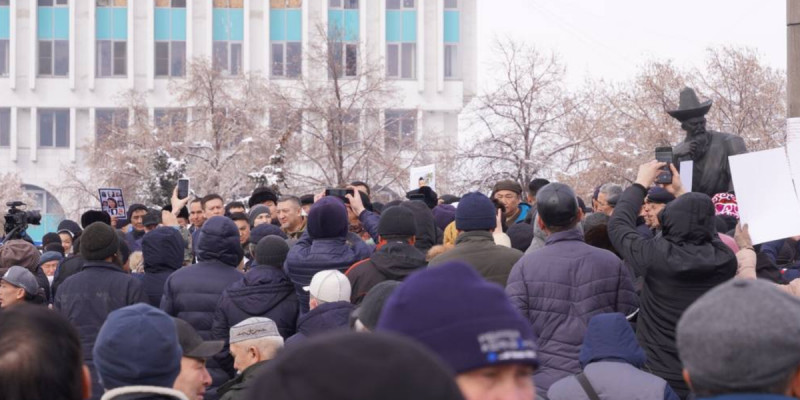 Алматыда қақтығыста қаза тапқандарды еске алу митингі өтіп жатыр