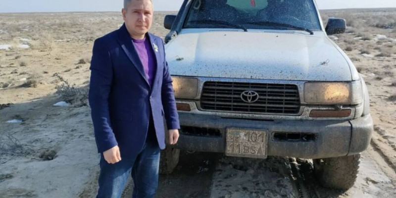 Жол азабын тартқан мәжілісмен «қыр астындағы» ауылға 8 сағатта жеткен