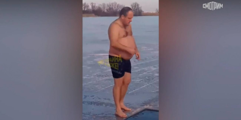 Әйелі мен досының көзінше мұзойыққа секірген ер адам қаза тапты (ВИДЕО)