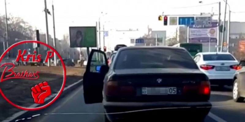 Алматыда жолға түкірген BMW жүргізушісі жазаланды