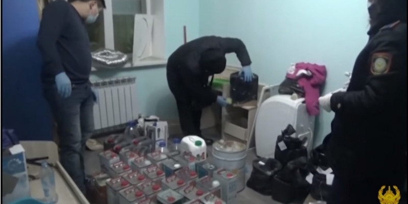 Елордада есірткі зертханасын ашқан екі қыз ұсталды (ВИДЕО)