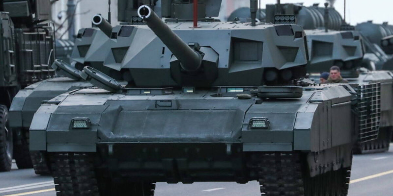 Көлігінің үстінен Ресейдің танкісі өтіп кеткен адам құтқарылды (ВИДЕО)