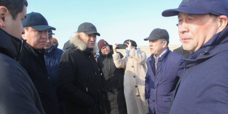 Депутаттар «Қошқар ата» улы көлінің зардабын тартып отырған жұртпен жүздесті