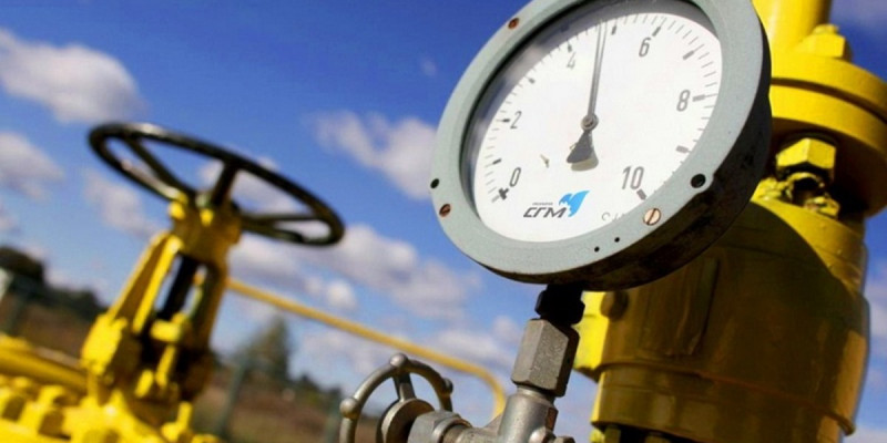 Партия өкілдері мүгедектің үйіне газ тартып берді