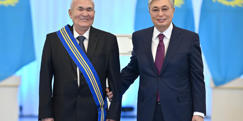 Президент Елтаңба авторын құттықтады