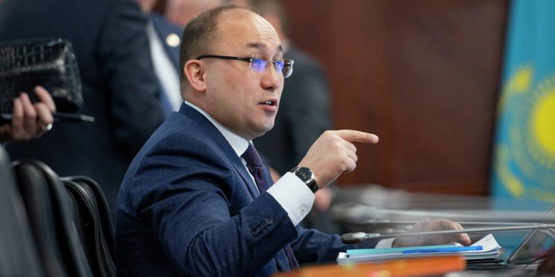 «Голливудтың киносын қарай береміз» - Абаев