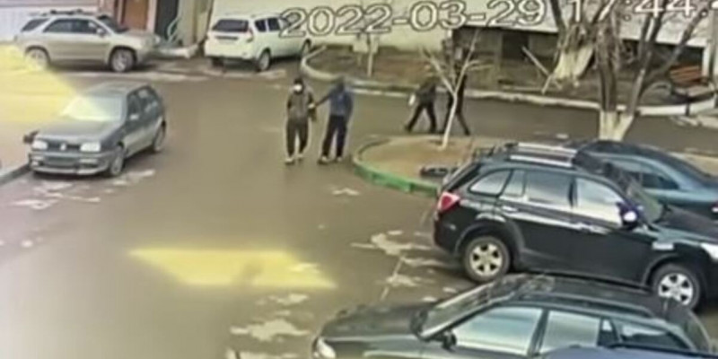 Балқашта зейнеткердің телефонын тартып алған жігіт ұсталды (ВИДЕО)