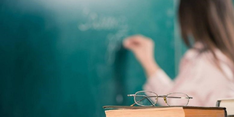 790 мың теңге айлық алу үшін қай өңірде мұғалім болу керек?