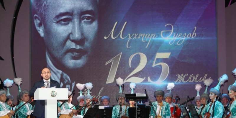 Мұхтар Әуезовтің 5 томдық шығармалар жинағы жарық көреді
