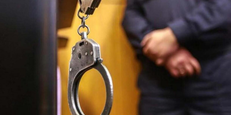 Шымкентте жоғары шенді полицей пара алды деген күдікпен ұсталды
