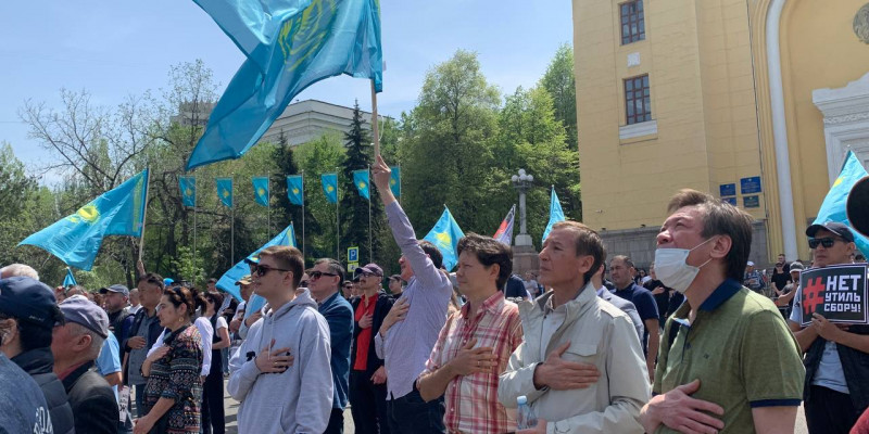 Болат Әбіловтер тағы бір митинг өткізіп жатыр (ФОТО)