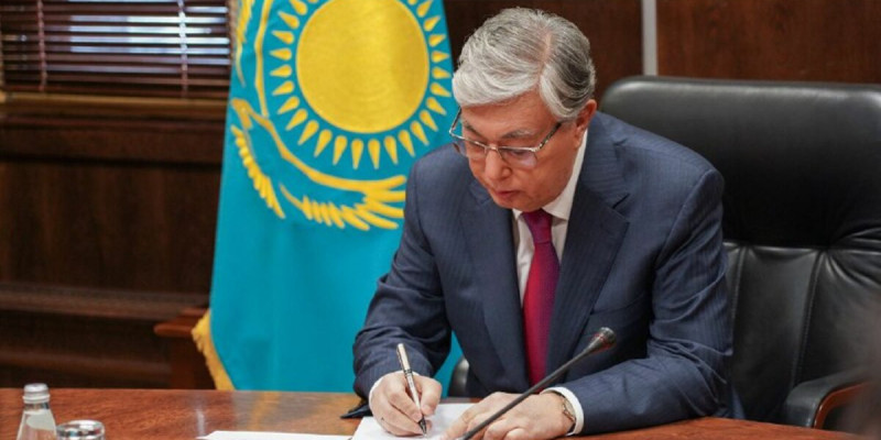 Президент мемаппаратты бюрократиядан арылту туралы Жарлыққа қол қойды