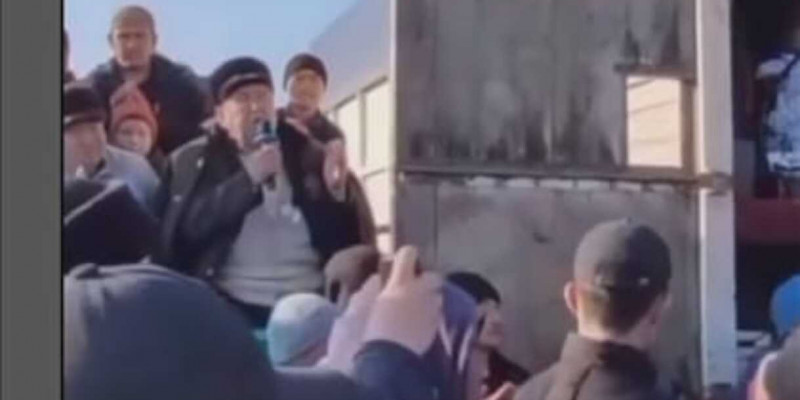 «Көтенбас келін, далб... бала»: ақсақалдың батасы қызу талқыланып жатыр (ВИДЕО)