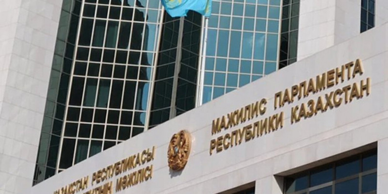 Парламент Мәжілісі кибербуллингке қатысты заңды қабылдады