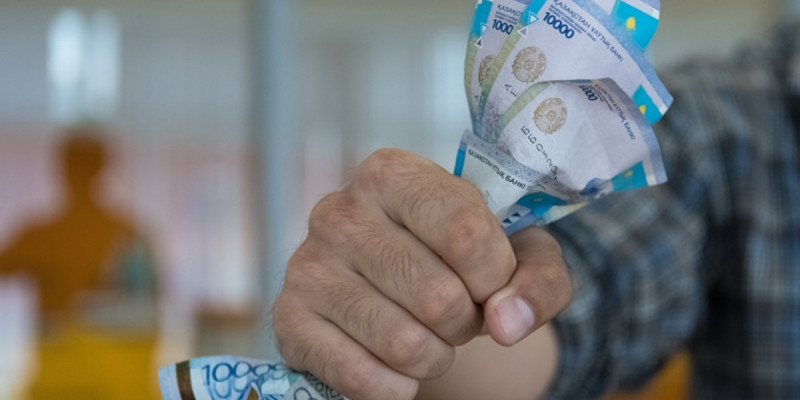Жаңаөзендік шенеунік жетімге қарыз бергені үшін 3 жылға сотталды