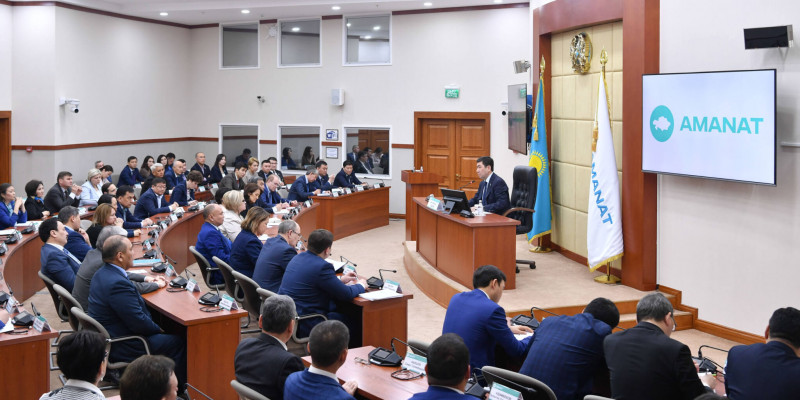 «AMANAT» партиясының фракциясы Мемлекет басшысының референдум өткізу туралы шешімін қолдады