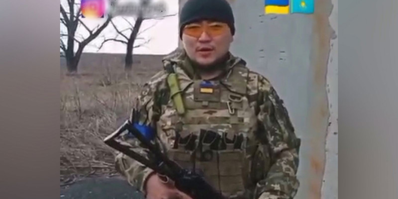 «Бұл жақта фашистер жоқ»: Украинада жүрген қазақ жігіті үндеу жолдады (ВИДЕО)