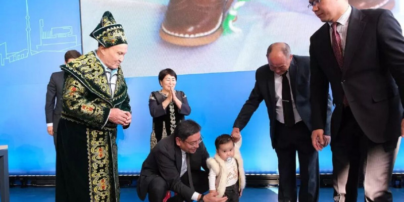 «Шөберем бар еді»: халықпен кездесуде ақсақал Досаевқа өтініш айтты (ВИДЕО)