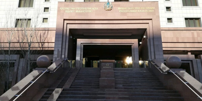 «Тіркейміз, ешқандай кедергі жоқ»: Әділет министрлігіне 3 партия құжат тапсырған