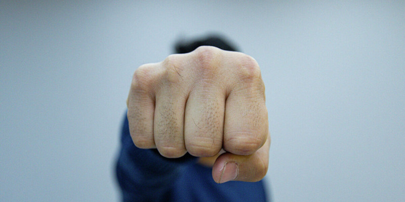 Ауыл әкімі мүгедектігі бар ер адаммен төбелескен