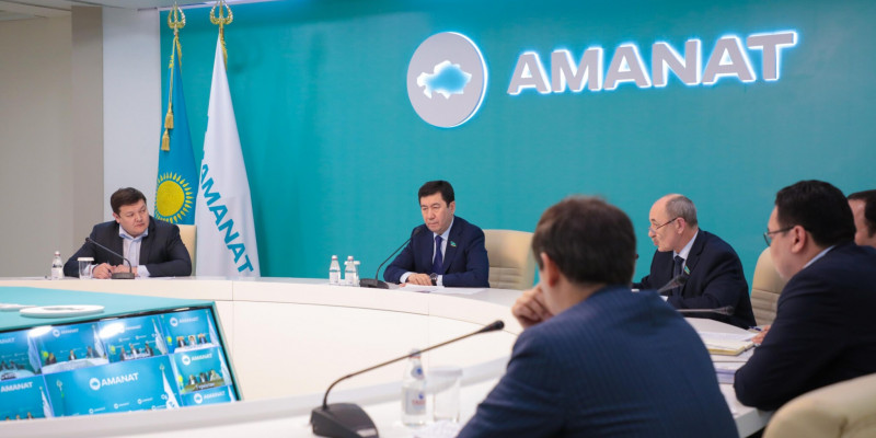 Ерлан Қошанов референдумды қолдау үгіт-насихат жұмыстарын күшейтуді тапсырды