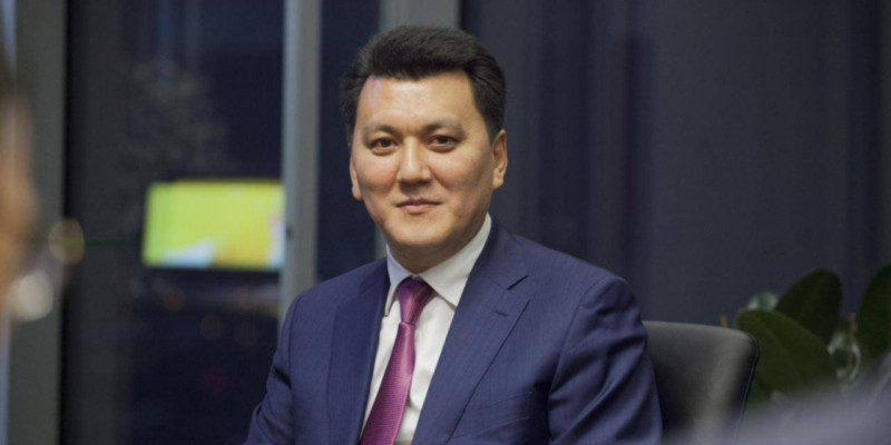Ерлан Қарин Конституциялық реформаға қатысты маңызды сұрақтарға жауап берді