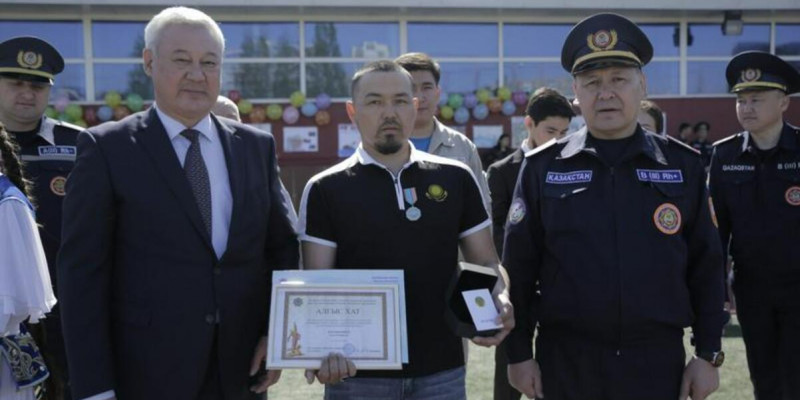 Сәбиттің досы Сағи Жылқышиев те төсбелгімен марапатталды