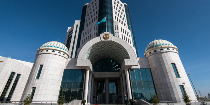 Сенат «Референдум туралы» заңнан Елбасы жайлы норманы алып тастады