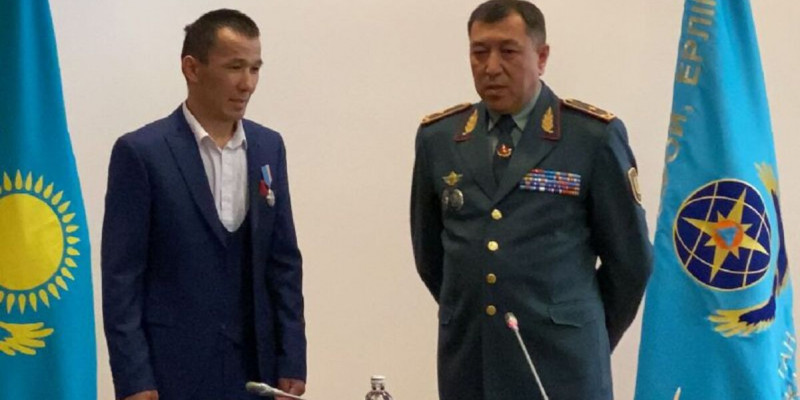 Елордада баланы ажалдан аман алып қалған азамат марапатталды