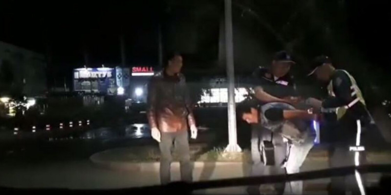Полицейлер көлік ұрлаған мектеп оқушысын әрең ұстады (ВИДЕО)