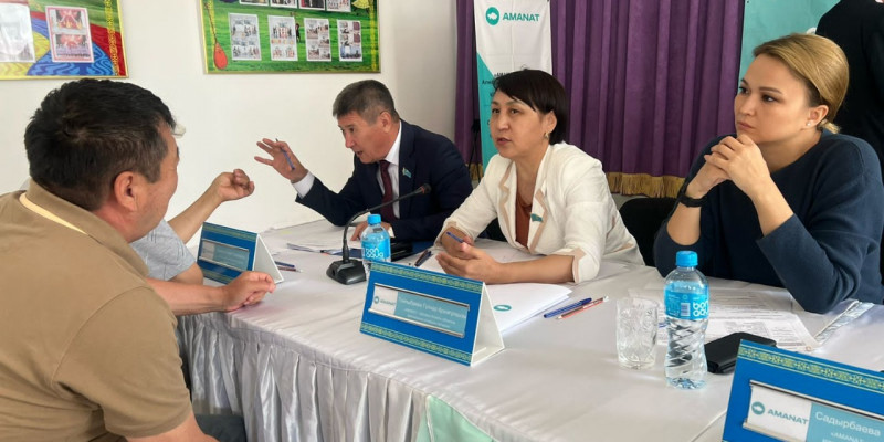 «AMANAT» партиясының мобильді қоғамдық қабылдаулары Алматы және Қостанай облыстарына барды
