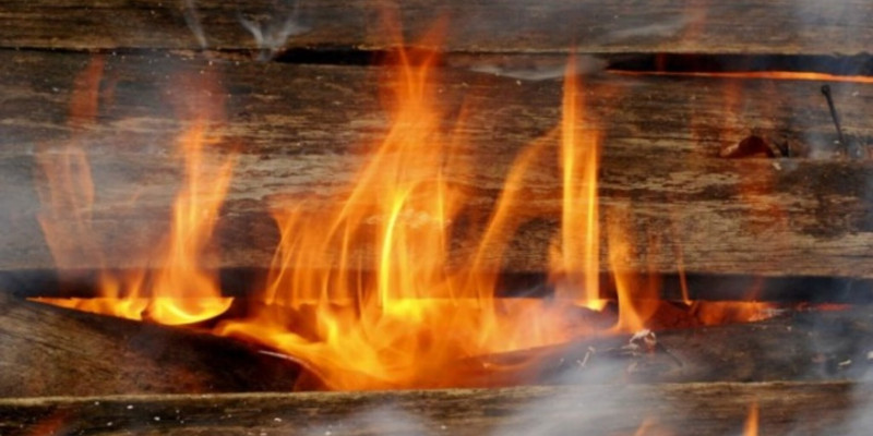 Көкшетаулық азамат көршісінің үйін балаларымен қоса жағып жібермек болды