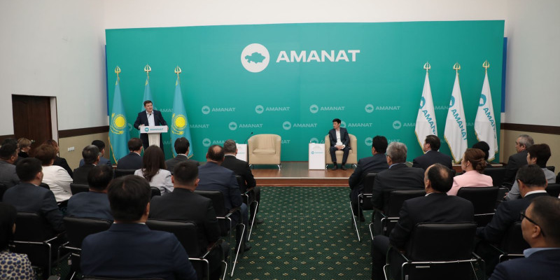 Атырау облысында өткен AMANAT партиясының кездесуінде референдумның маңызы талқыланды
