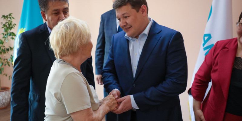 Референдум: «АМANAT» партиясы Қонаев қаласының тұрғындарымен кездесті