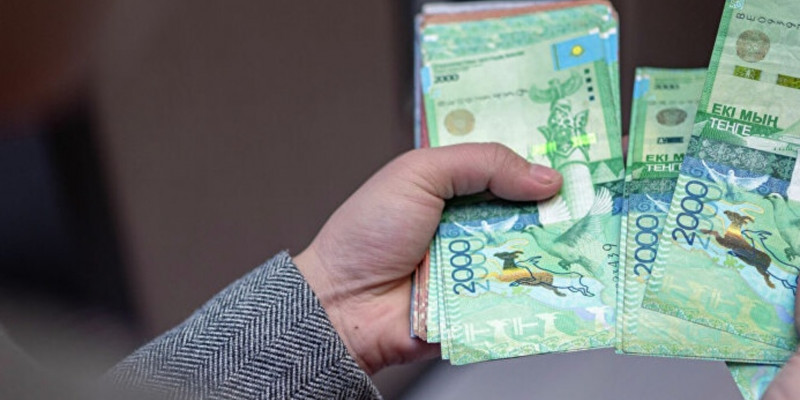 Орташа айлық жалақы 285 мың теңгеге жетті