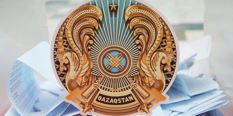 Павлодарда қоқыс арасынан Қазақстанның елтаңбасы табылды