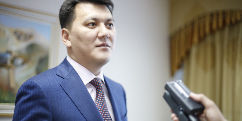 Ерлан Қарин Конституциялық реформалардың маңызын түсіндірді