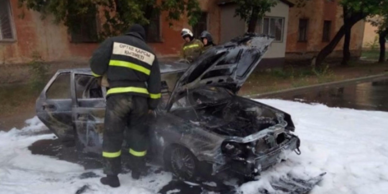 Павлодарда автомобиль жанып кетті