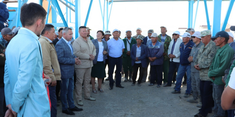 Референдум: депутаттар ақтөбеліктермен кездесті
