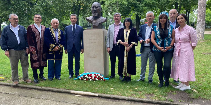 Еуропа қазақтарының кездесу-құрылтайы өтіп жатыр