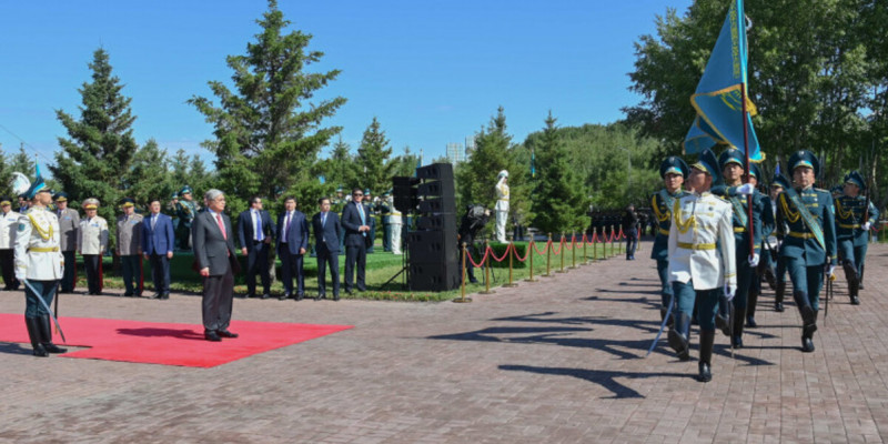 Қасым-Жомарт Тоқаев Мемлекеттік ту көтеру рәсіміне қатысты