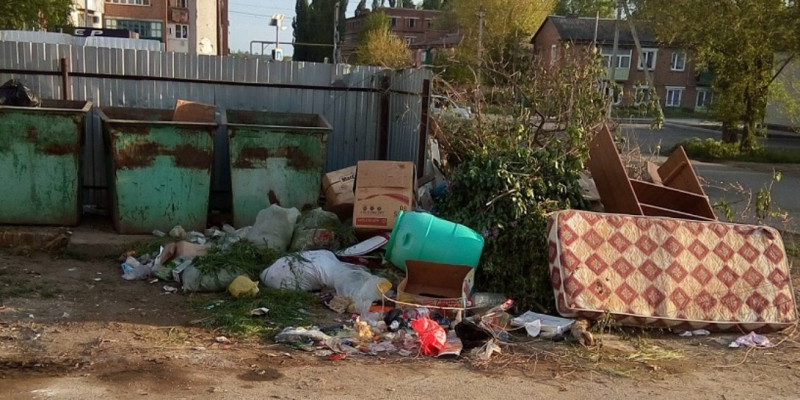 Қырғыз азаматы Мәскеуде қоқыс жәшігінен 2,5 мың доллар тауып алды