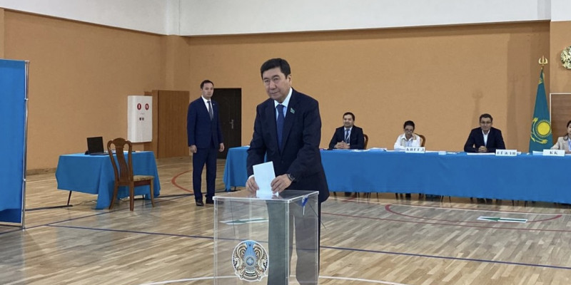 Мәжіліс төрағасы референдумда дауыс берді